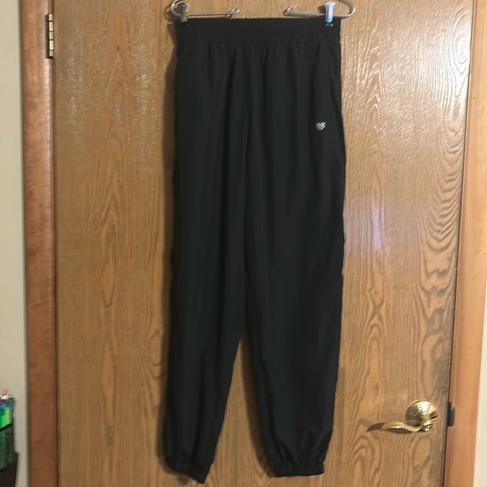 NWOT Black leggings  . Size (M)